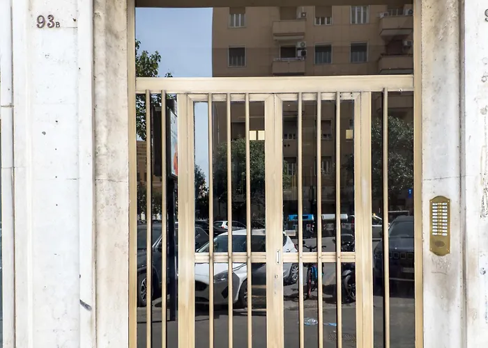 The Rent - Spacious Three-bedroom Flat In The San Giovanni Area Apartment