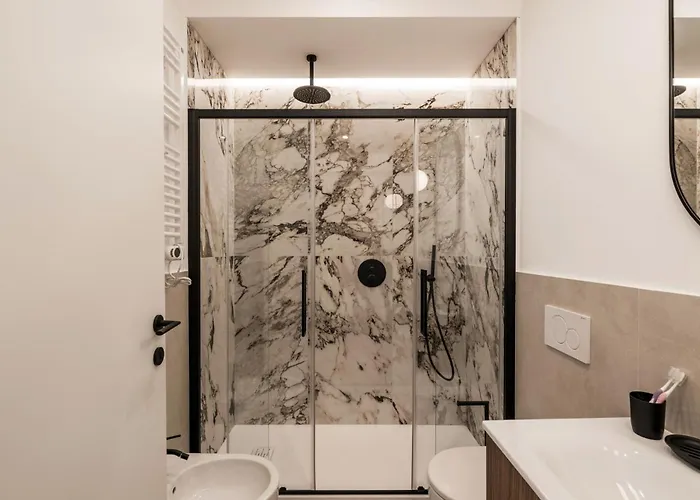 The Rent - Spacious Three-bedroom Flat In The San Giovanni Area *