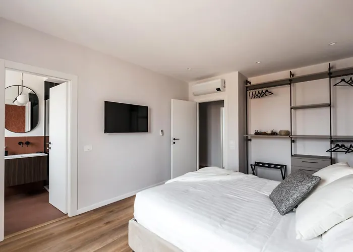 The Rent - Spacious Three-bedroom Flat In The San Giovanni Area Rom
