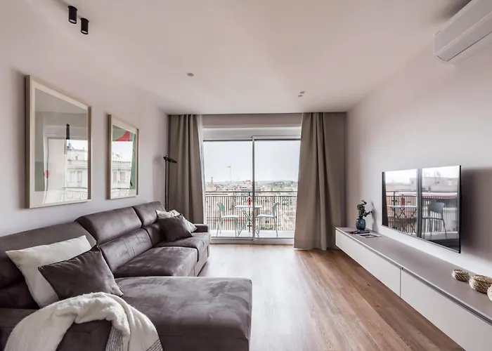The Rent - Spacious Three-bedroom Flat In The San Giovanni Area Apartment Rom