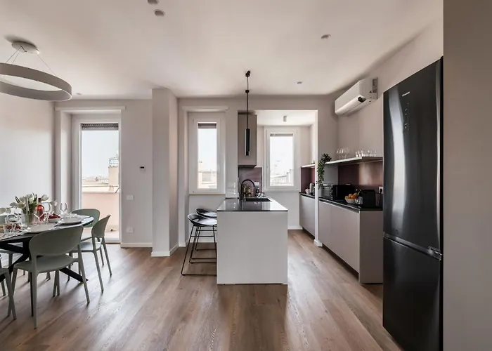 The Rent - Spacious Three-bedroom Flat In The San Giovanni Area Rom