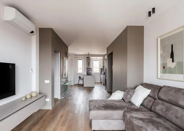 The Rent - Spacious Three-bedroom Flat In The San Giovanni Area Apartment