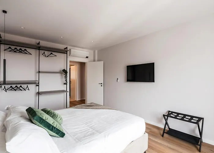 The Rent - Spacious Three-bedroom Flat In The San Giovanni Area Apartment *