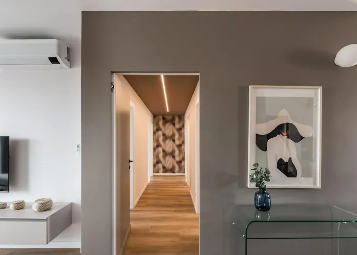 The Rent - Spacious Three-bedroom Flat In The San Giovanni Area Apartment *