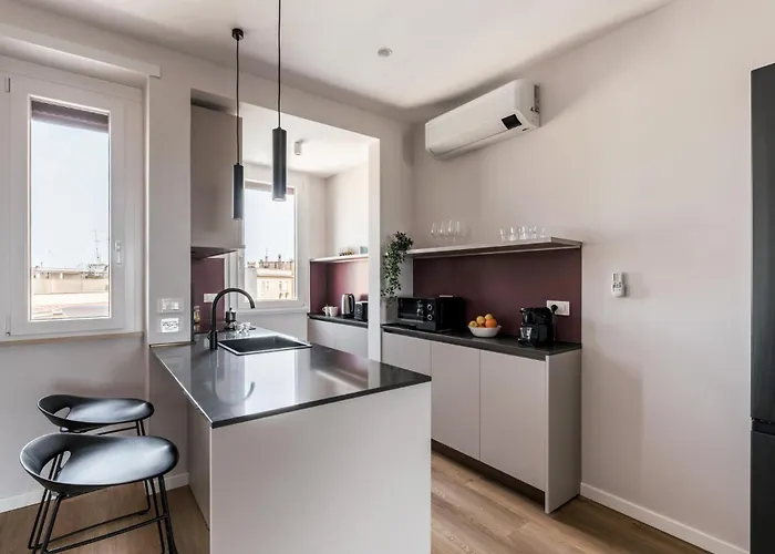 The Rent - Spacious Three-bedroom Flat In The San Giovanni Area Apartment Rom
